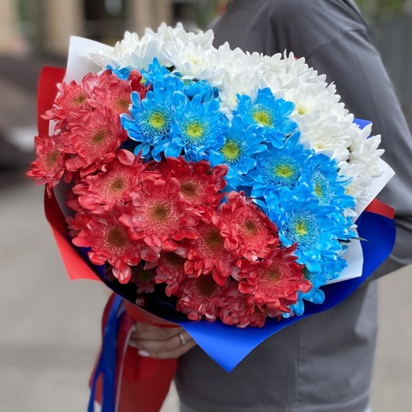 15 хризантем в букете Флаг России